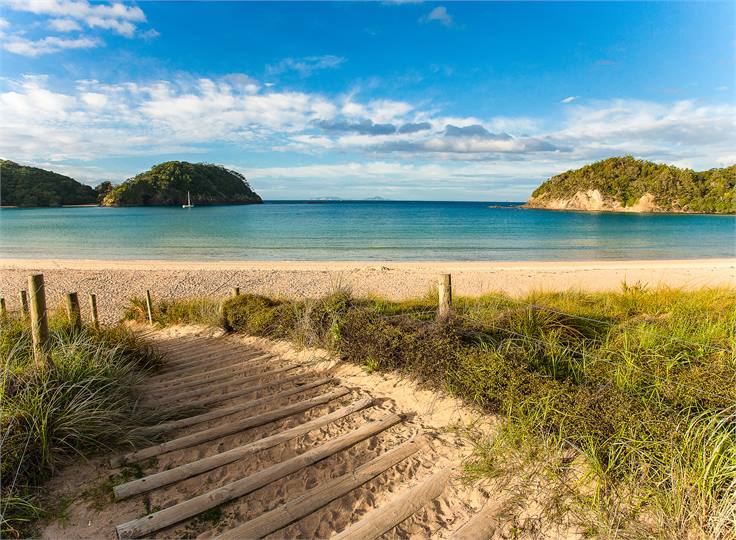 Matapouri Bay a few minutes walk away