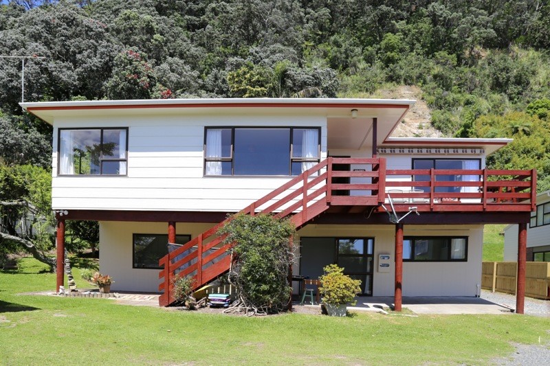 Photo of front of house from driveway