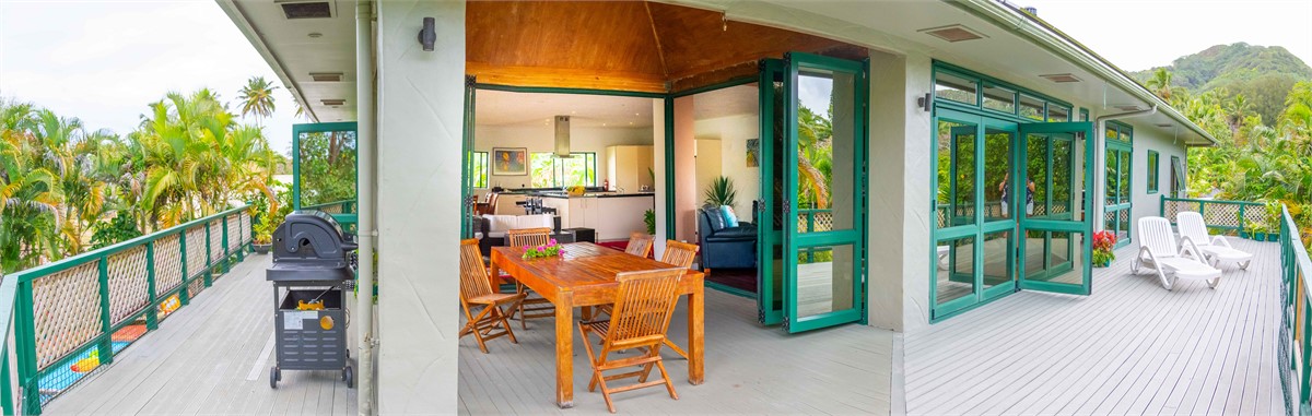 Panorama of upper floor living/entertainment area