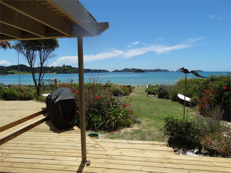 Absolute Beach Front Te Ngaere Bay Te Ngaere Beach House For Rent