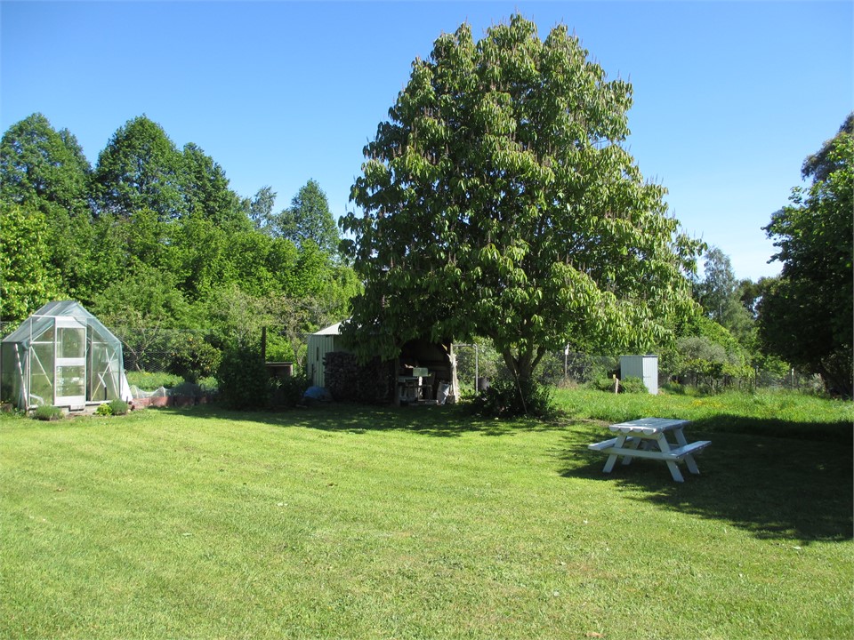 Garden - another picnic table for your use