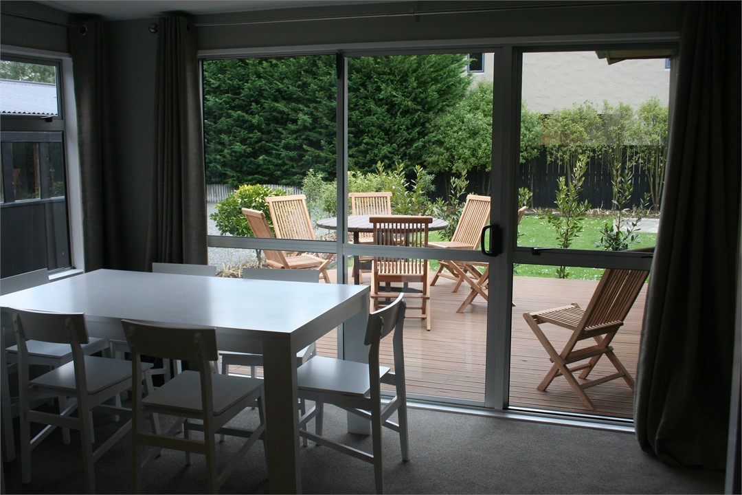 Indoor & outdoor dining