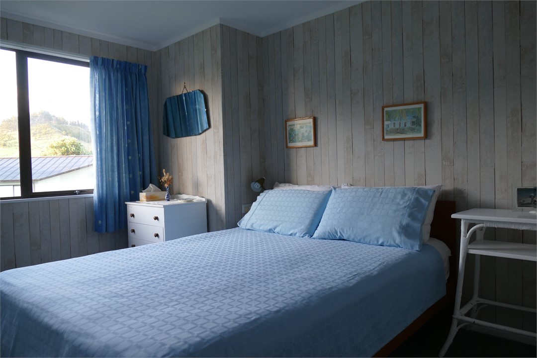 Bedroom 2  - Queen bed