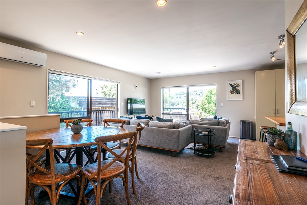 Open plan dining and lounge.