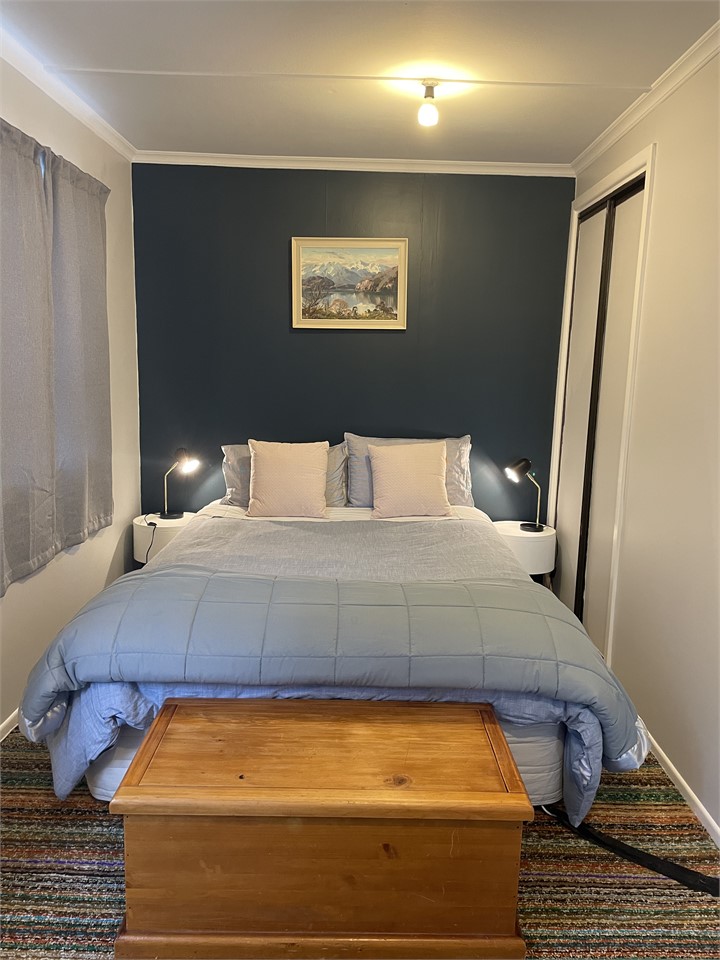 Bedroom with a Queen and a single bed