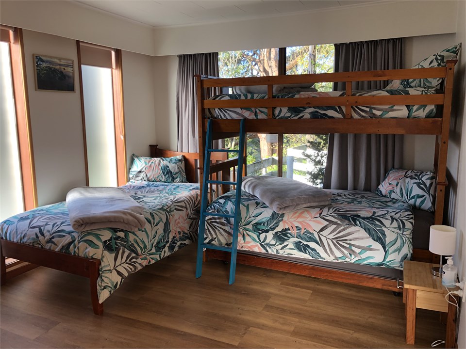 Bedroom 2: 3 singles