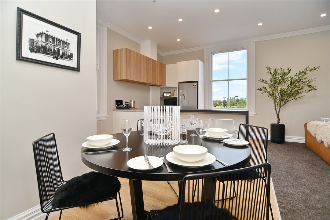 Dining table that seats 4 people