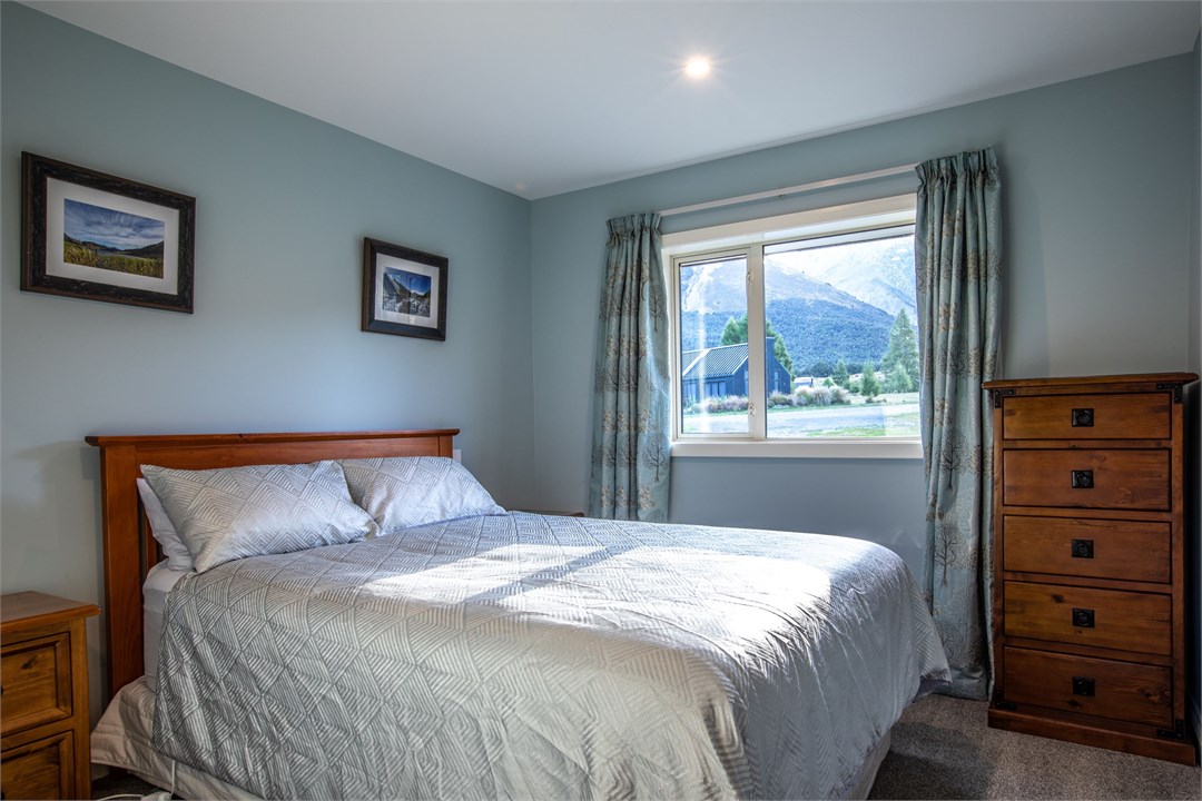 Bedroom 3, queen bed with chiropractic mattress