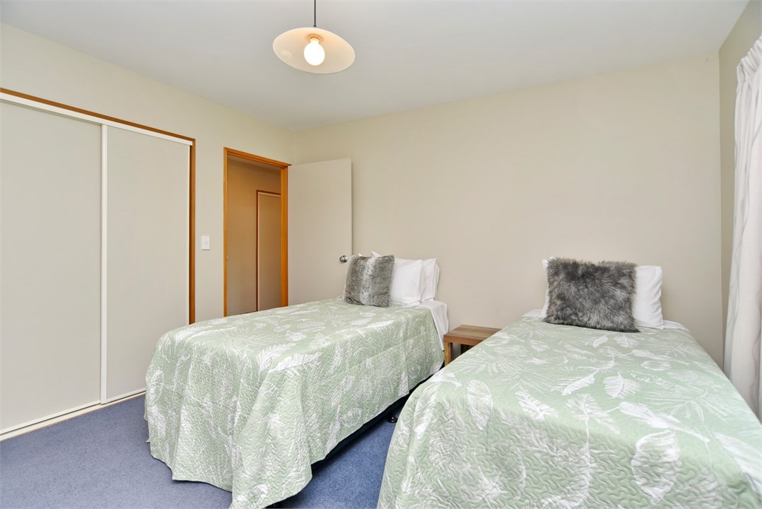 Bedroom 3 has 2 Single beds