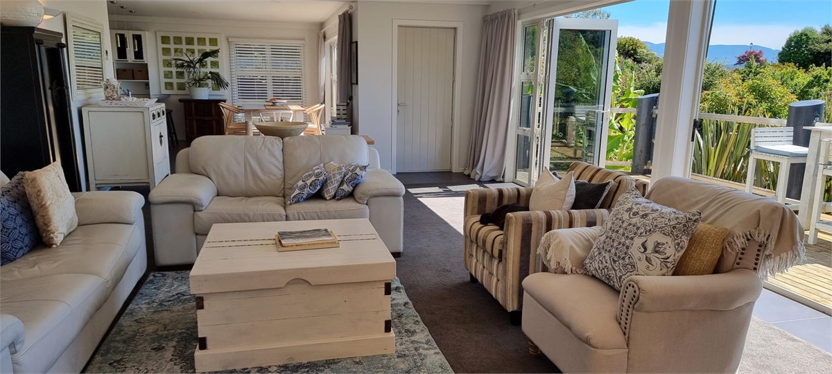 The relaxed coastal vibe of the lounge flows throu