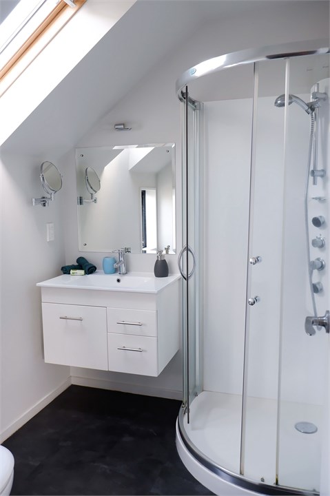 Main Bedroom has ensuite bathroom