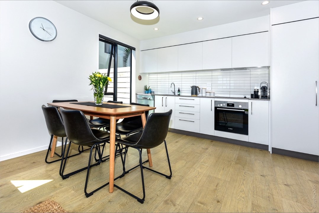 Dining table that seats 6