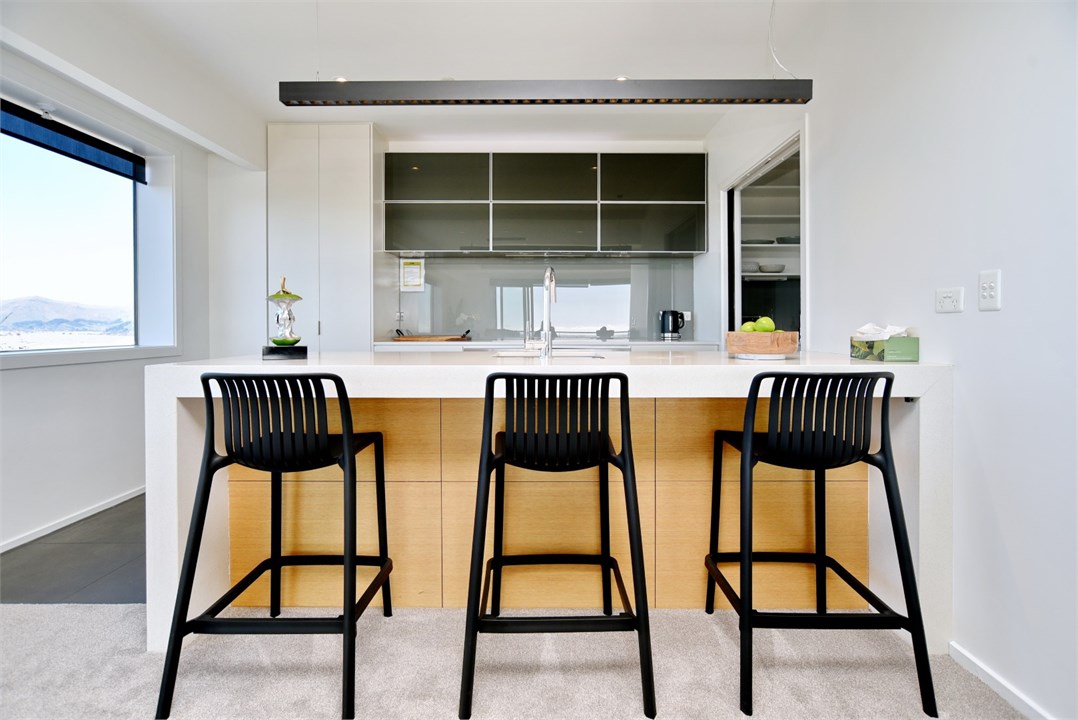 Fully equipped Kitchen area with seats