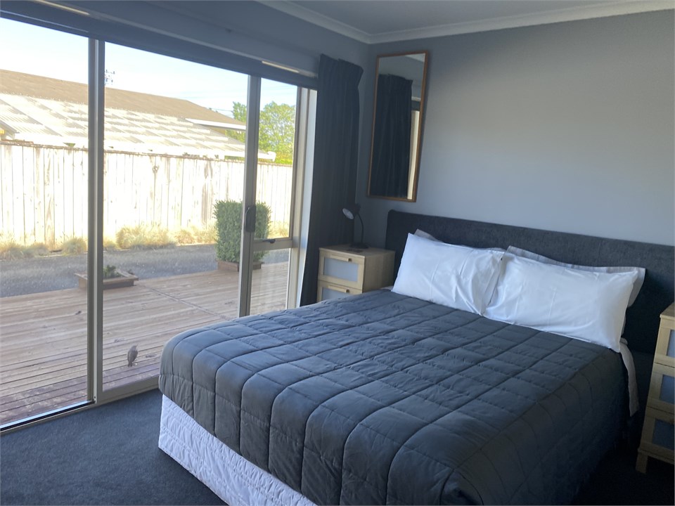 2nd bedroom Queen bed