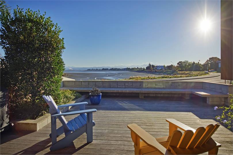 Exceptional Views over the Estuary