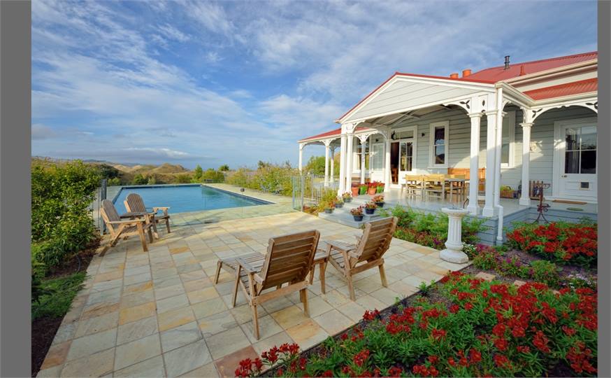 Stunning outdoor areas with outdoor dining