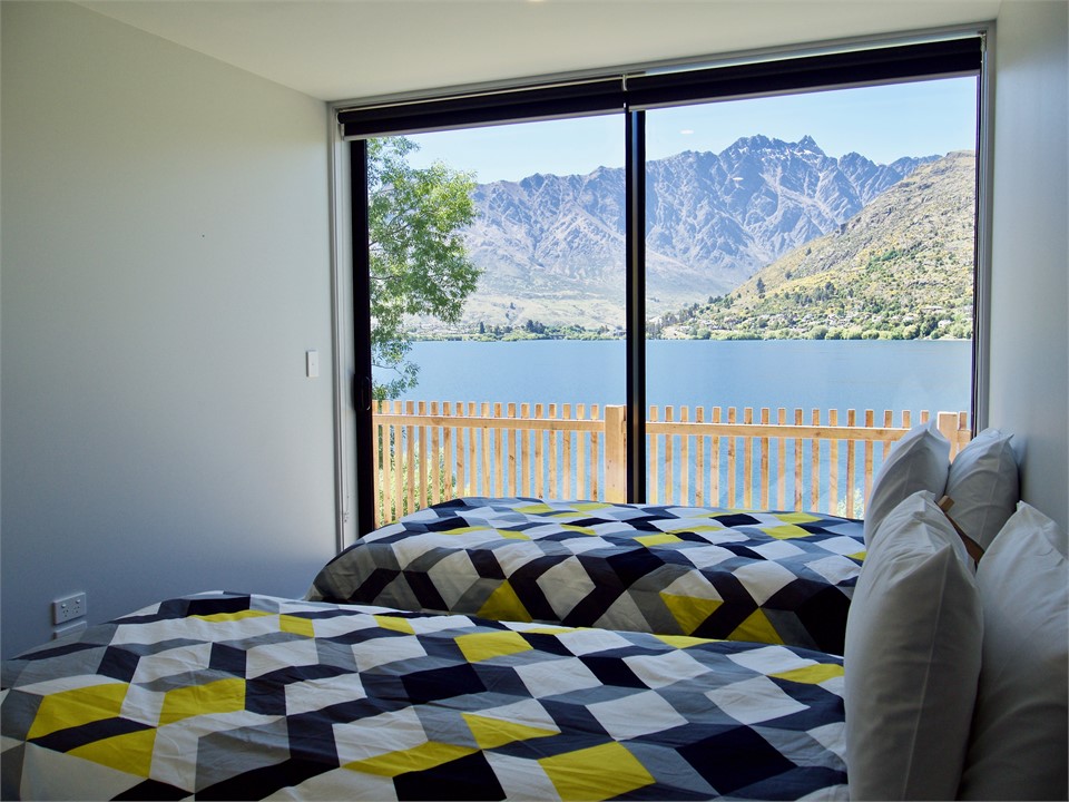 2nd bedroom - 2 single beds or 1 super king