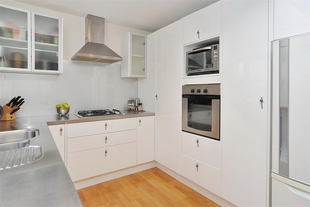 Kitchen area that is fully equipped