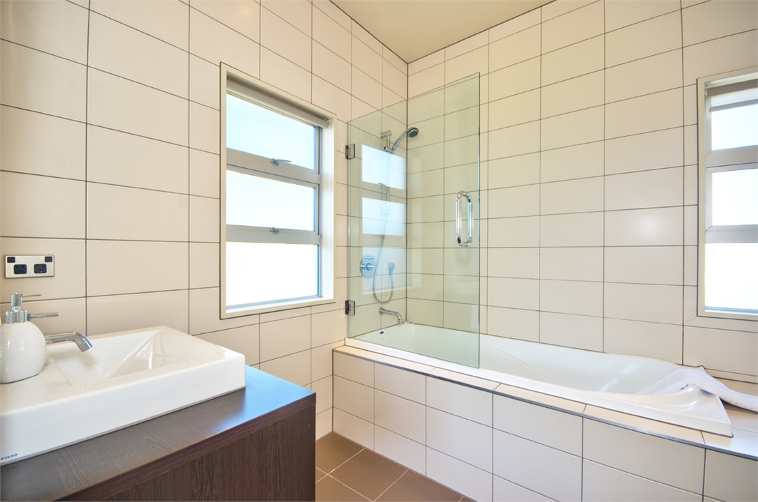 Master Ensuite with Bath