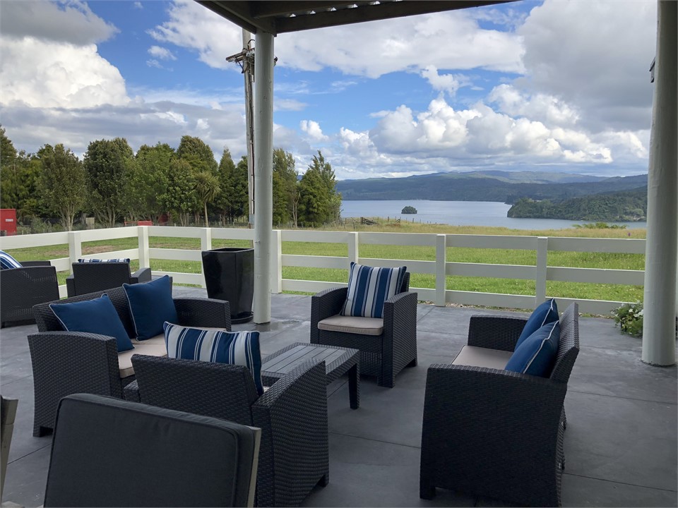 Big covered outdoor area 9m x 7m