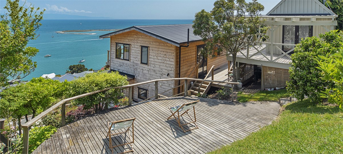 Haulashore Views - Nelson Waterfront Holiday Home