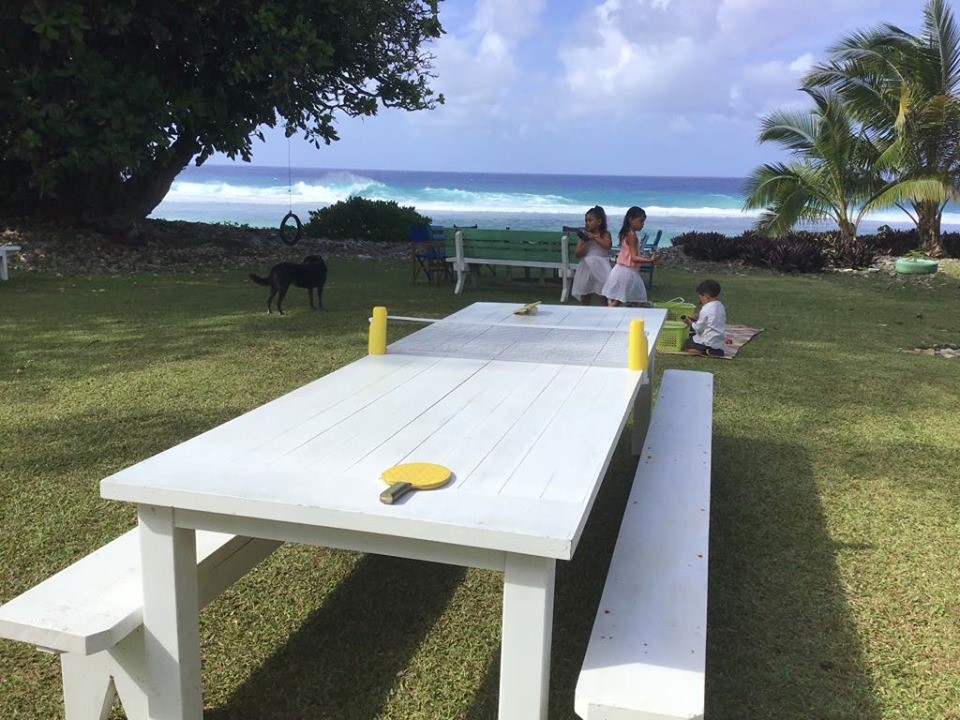 Plenty of room to dine or play games on teh front 