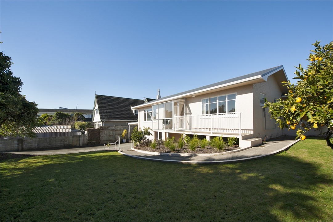 Great lawns for the kids to play!