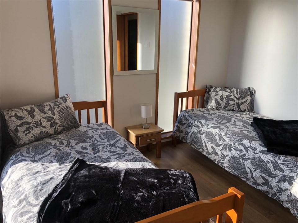 Bedroom 3: 3 singles