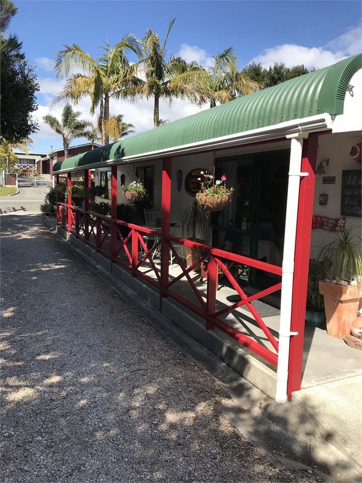 The front verenda of Karikari Lodge.