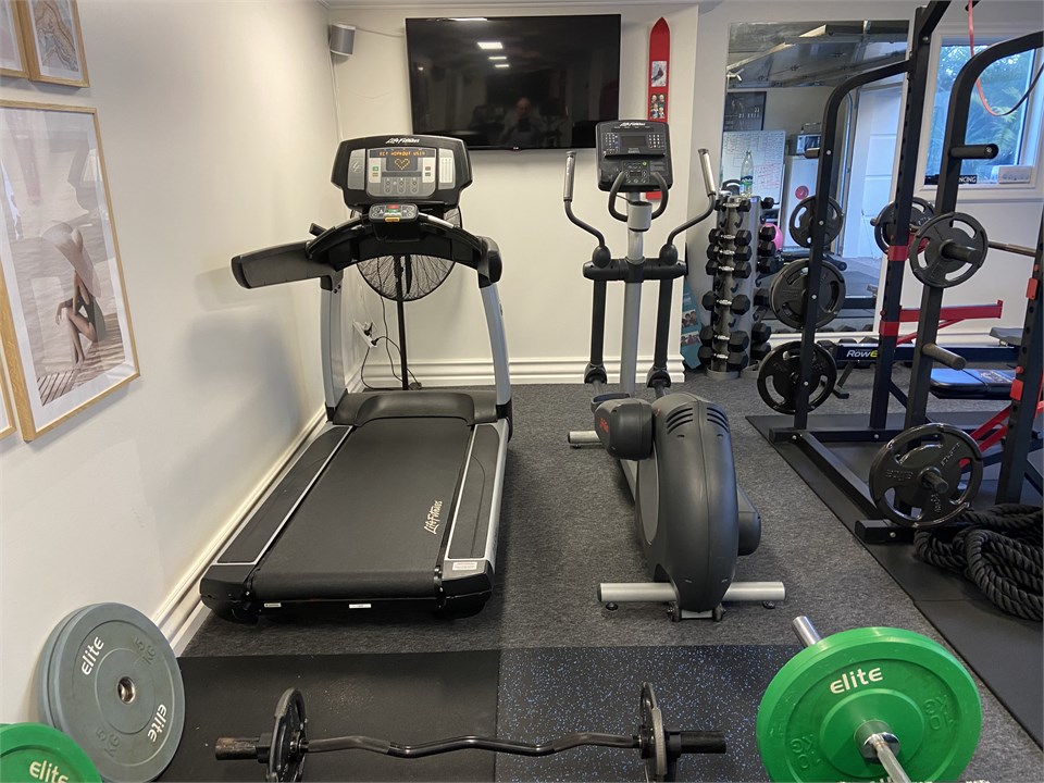 Commercial grade running machine & cross trainer