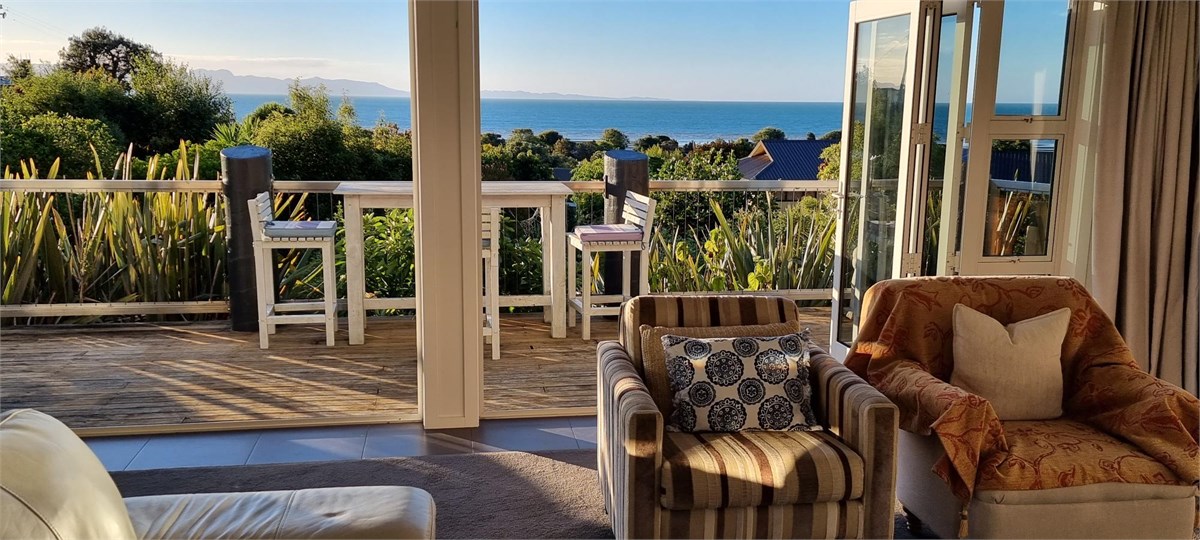 5 sets of bi-folds open up to make the most of the