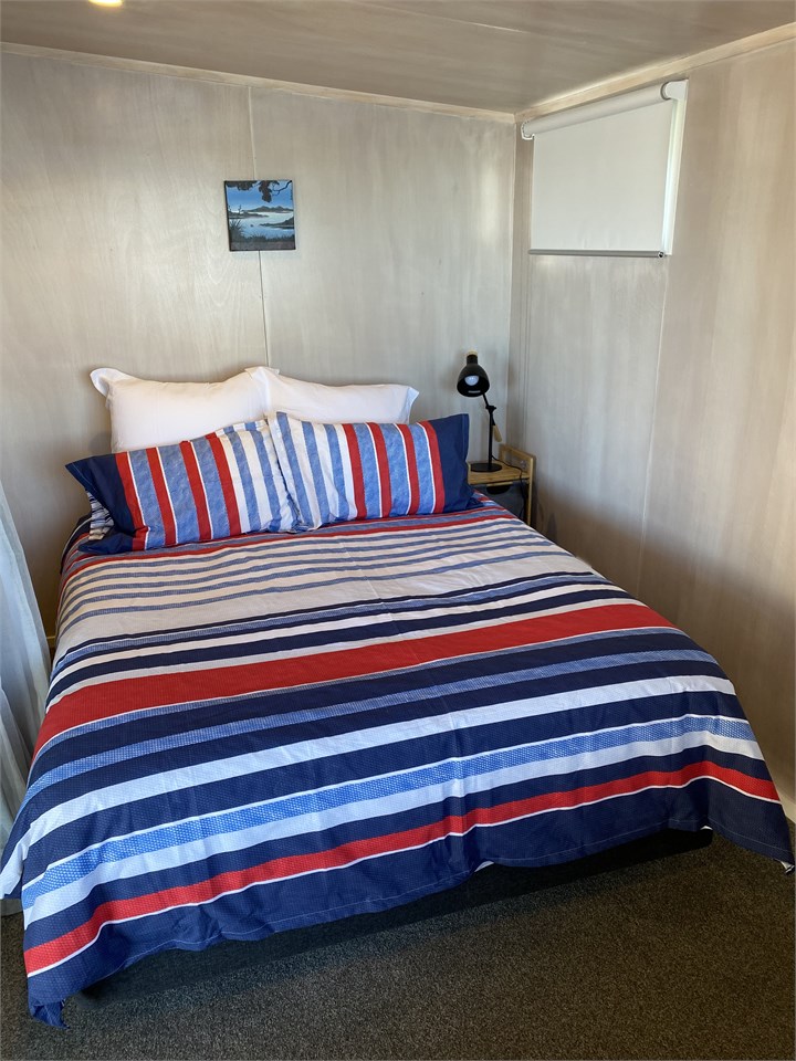 Private semi detached cabin with queen bed.