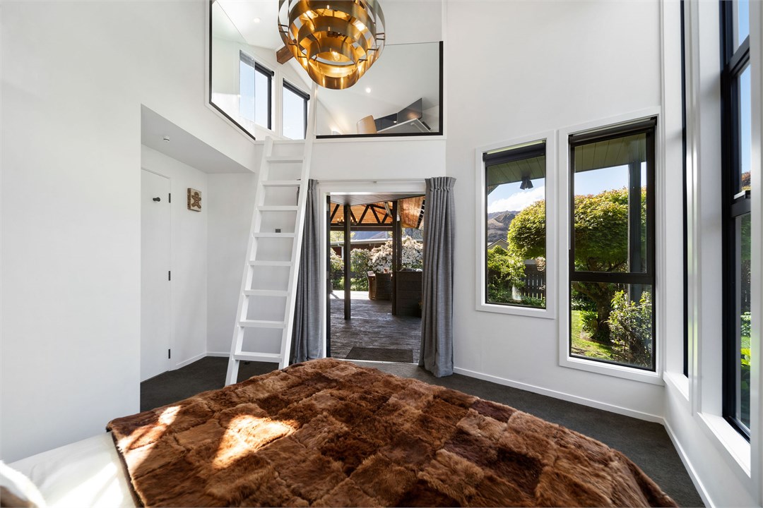 Aura Queenstown Holiday Homes | Arrowtown Luxury E
