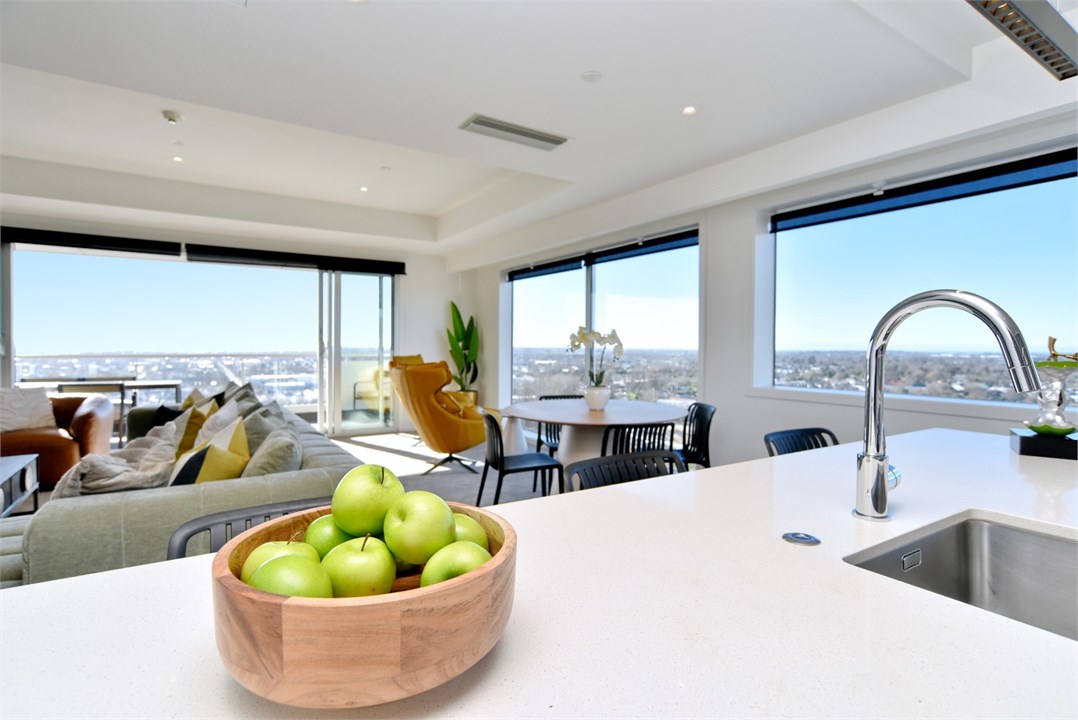Fully equipped Kitchen area with seats