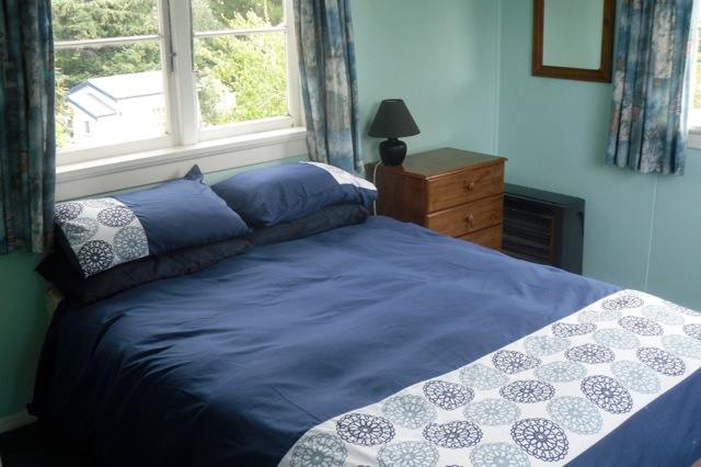 Master Bedroom (queen)