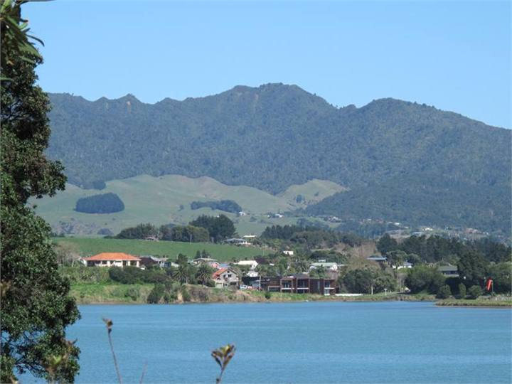 Welcome to Raglan Holiday Home &  fantastic views