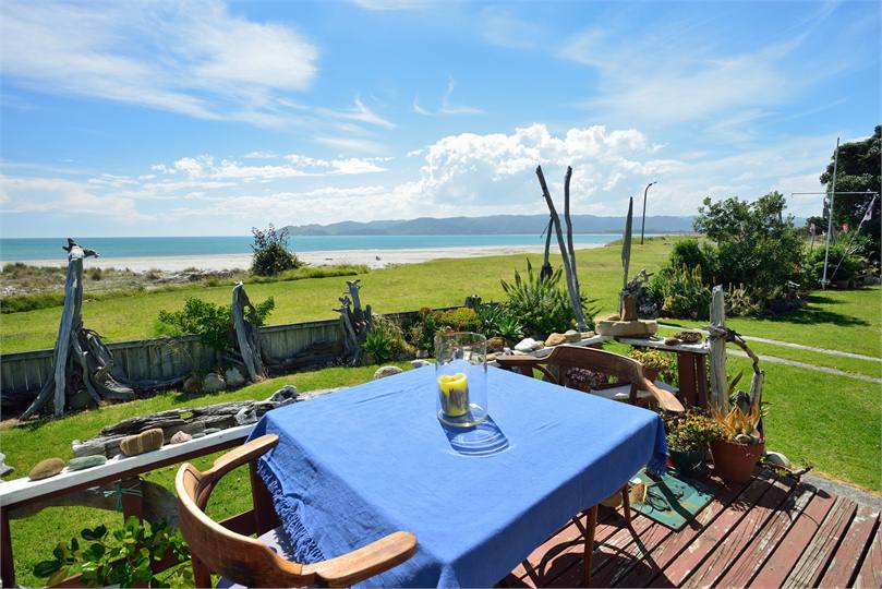 THE deck (looking West, uninterrupted views)