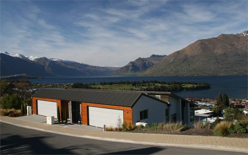 Spectacular location on Queenstown Hill