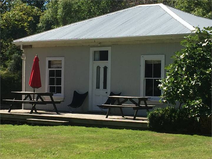 Tora Outstation Villa. 50m across lawn to Homestea