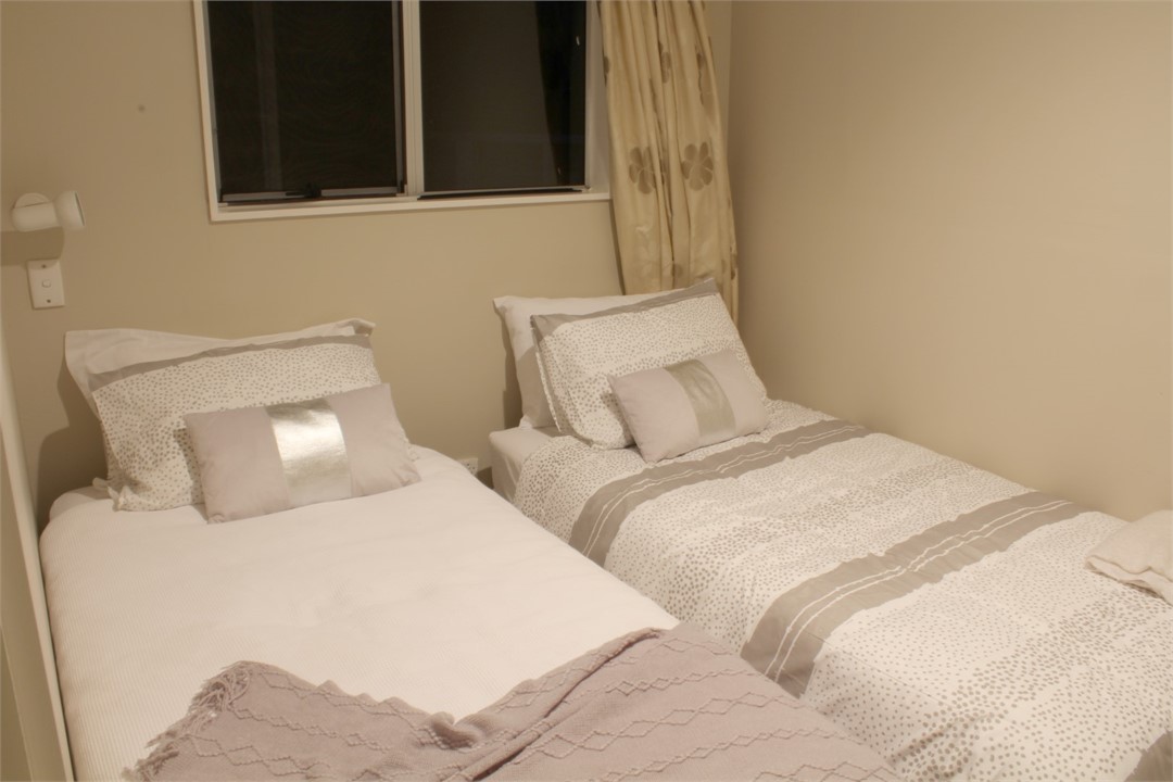 Twin bed room off kitchen(4)