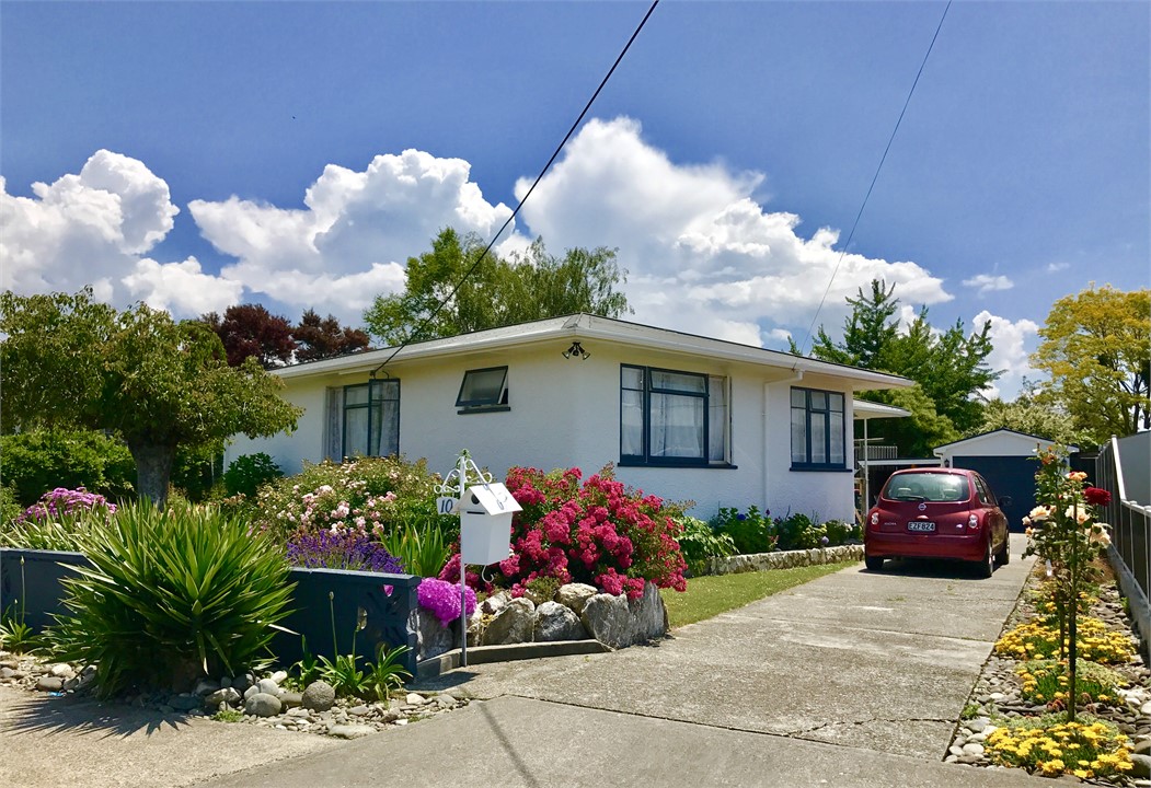 Stay at the heart of Motueka Motueka Holiday Home for rent Holiday