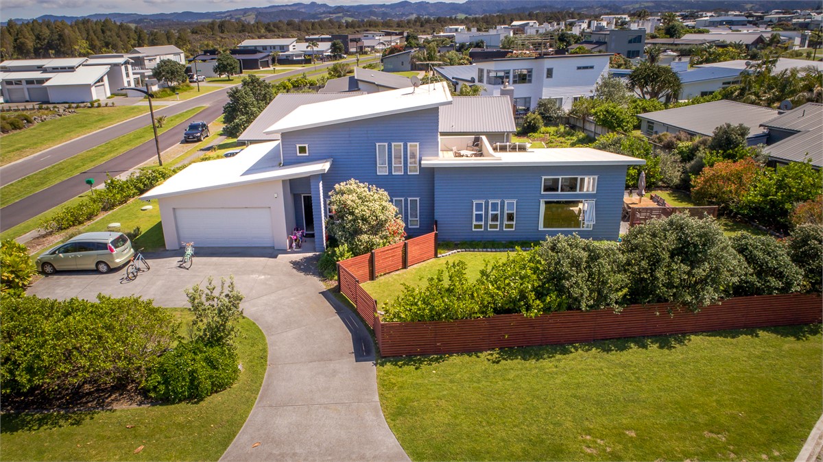 PETES BEACH HOUSE. Omaha Beach Beach House for rent Holiday Houses