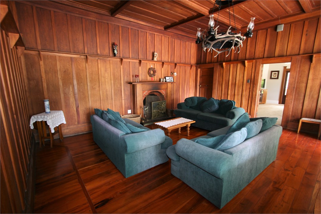 Homestead - wood room (second lounge)