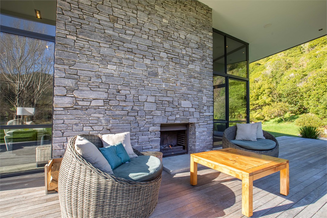Outdoor fireplace