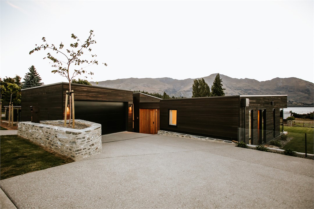 Three Peaks House | Sleeps 10 | Lake Views | O