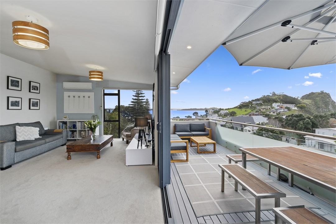 Lounge and deck upstairs