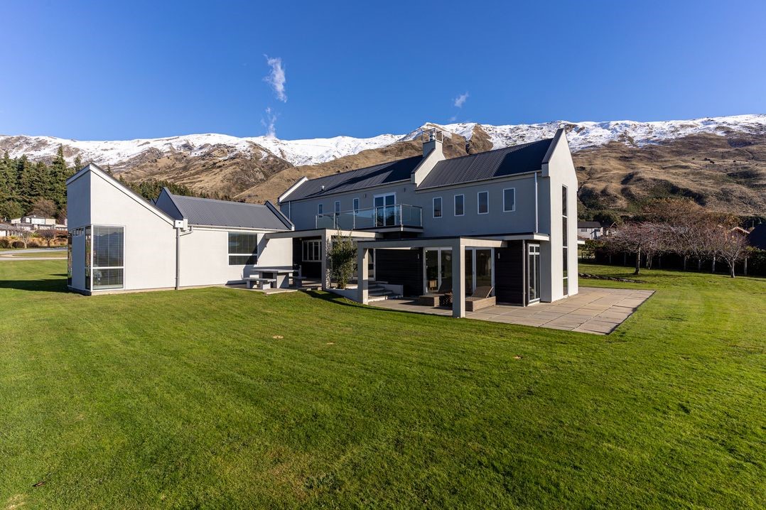 Elderberry Elegance Wanaka Holiday Home Wanaka Holiday Home for