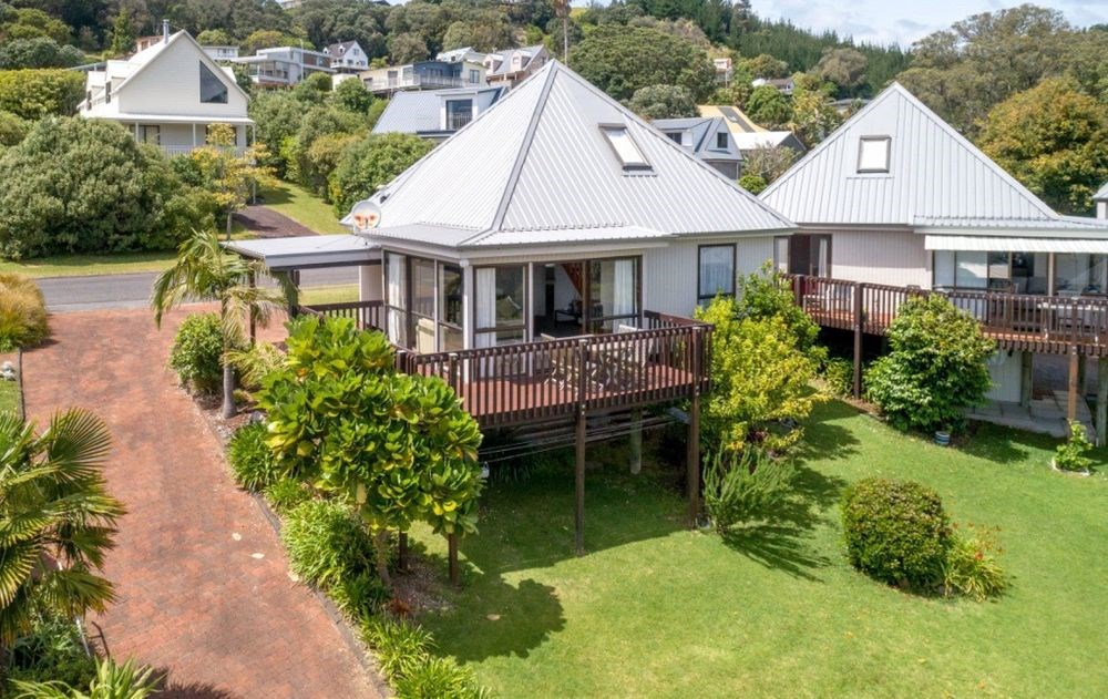 Seascape Onemana Beach House for rent Holiday Houses