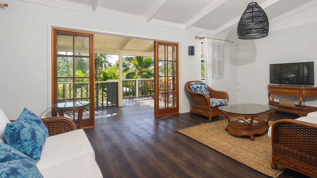 Lounge that leads to the deck