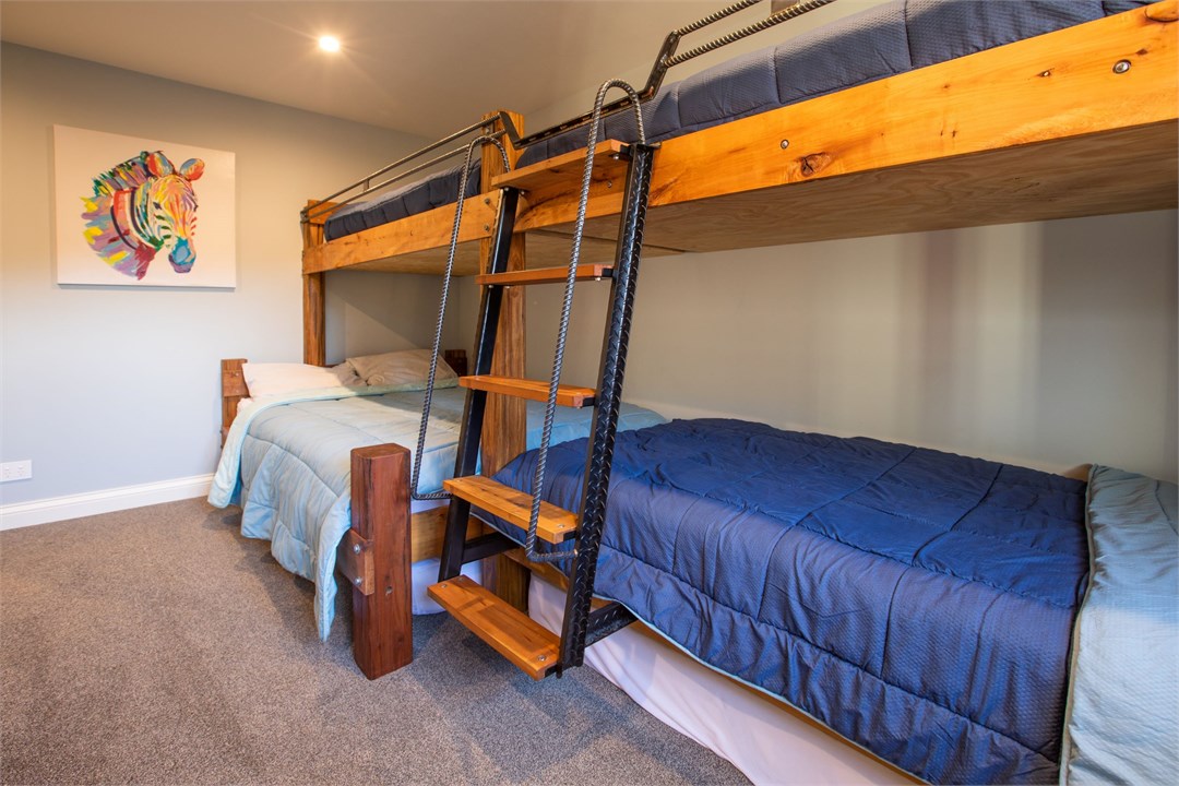Bunk room,1 queen bed, 3 king singles, 2 floor mat